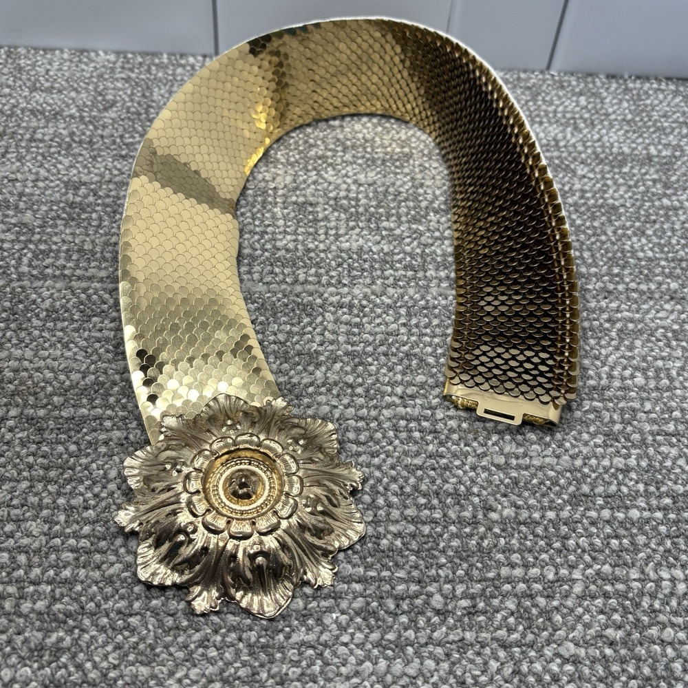Women Belt Elastic Textured Large Golden Color Clasp Wide VTG Castle H18 - Picture 6 of 14